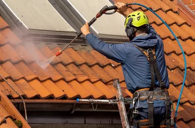 Démoussage et hydrofuge de toiture à Omet